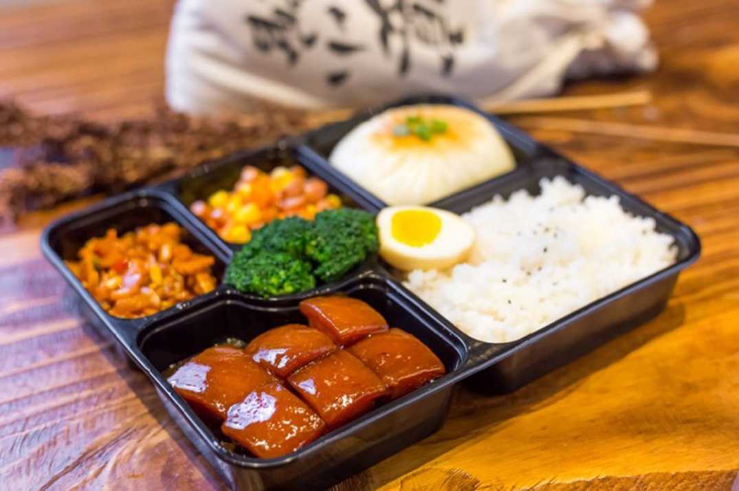 工厂级全自动盒饭封口<span style=