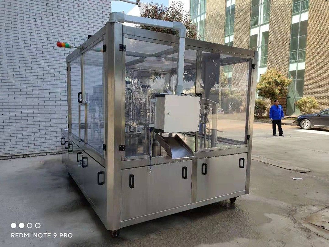 LG-600 吸嘴袋灌装旋盖机.jpg